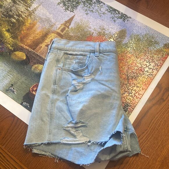 NWT Old Navy, boyfriend jean shorts, size 14, distressed, high waisted - Picture 9 of 9